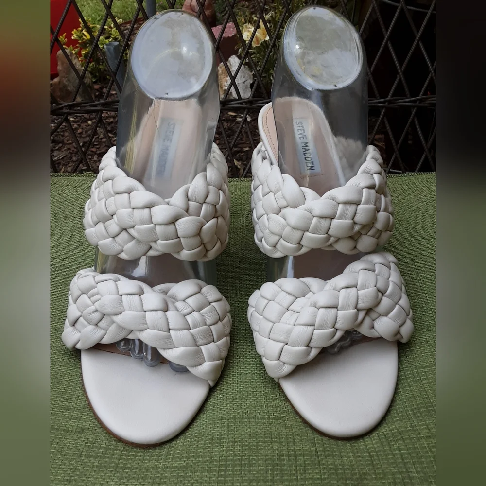 Steve Madden Twisted Braided Faux Leather Sandal Size 9M.